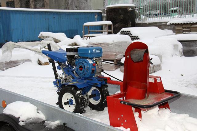 Снегоуборщик в аренду с трактористом в Москве